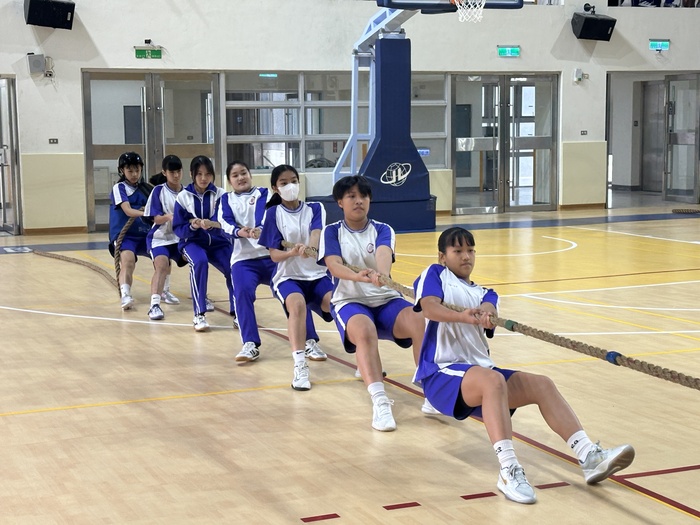 八年級班際八人制拔河競賽圖片